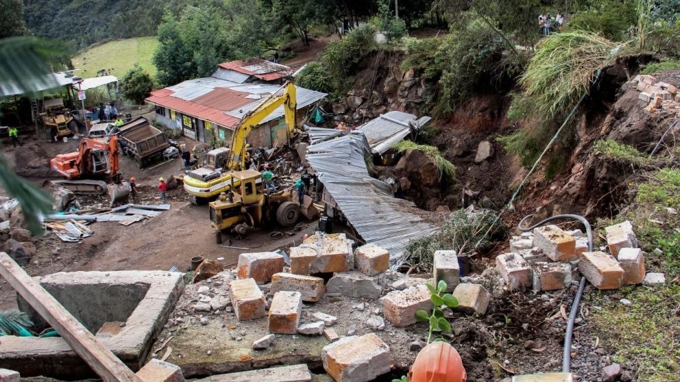 Help 10 Colombian Families Rebuild After the Earthquake campaign photo, 4 of 8