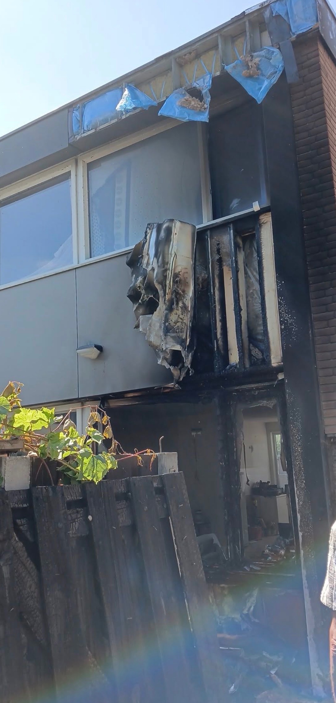 Foto van campagne Tegenslag naar tegenslag nu onze veilige haven op in rook.., 7 van 8