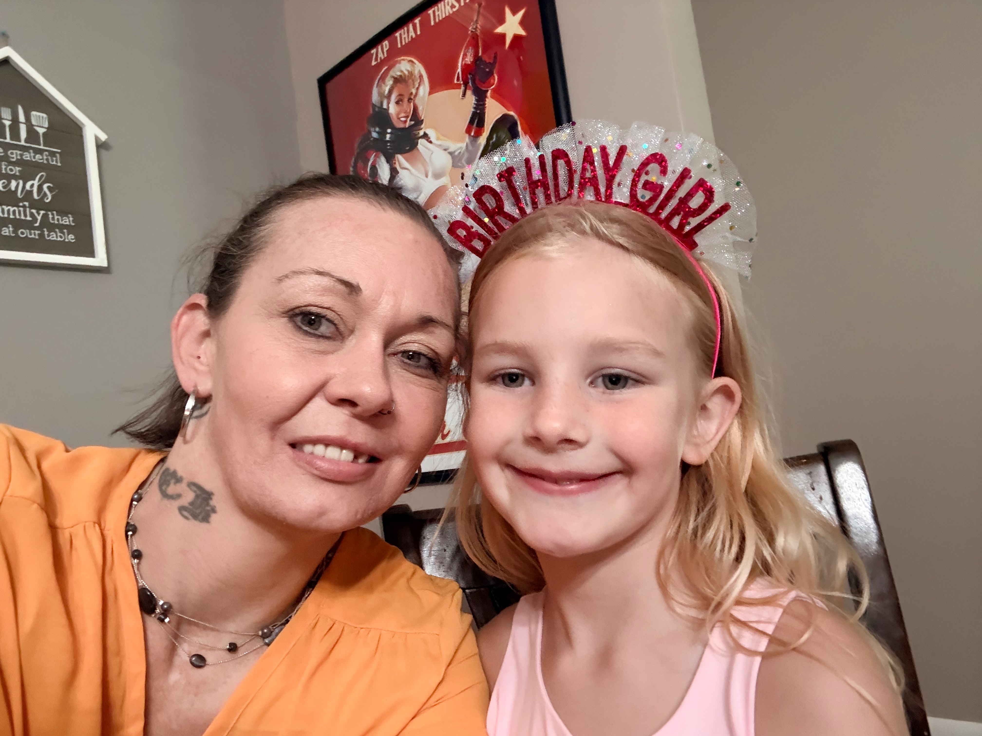 Skylar Ray  Help Skylar Lay Her Mom to Rest gofundme donation