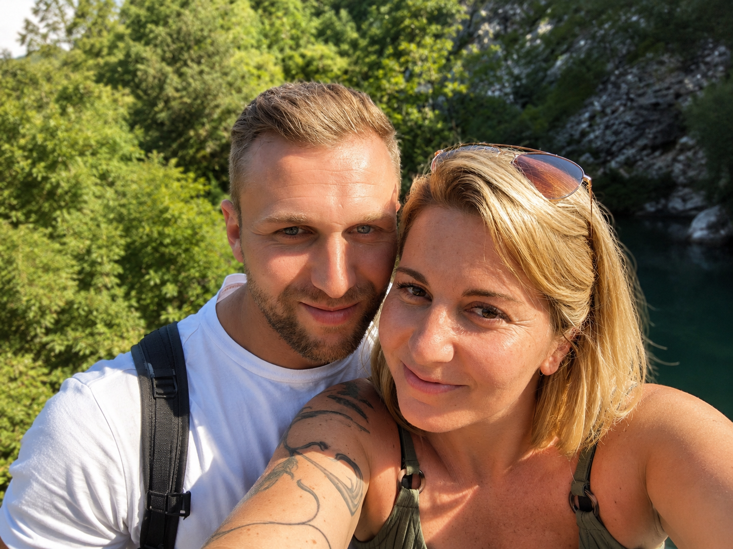 8 Wochen Ehe. 25 Tage Kampf. Jetzt ist sie Witwe campaign photo, 5 of 8