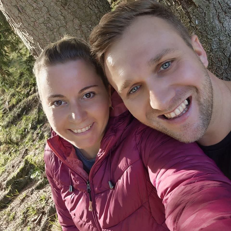 8 Wochen Ehe. 25 Tage Kampf. Jetzt ist sie Witwe campaign photo, 6 of 8