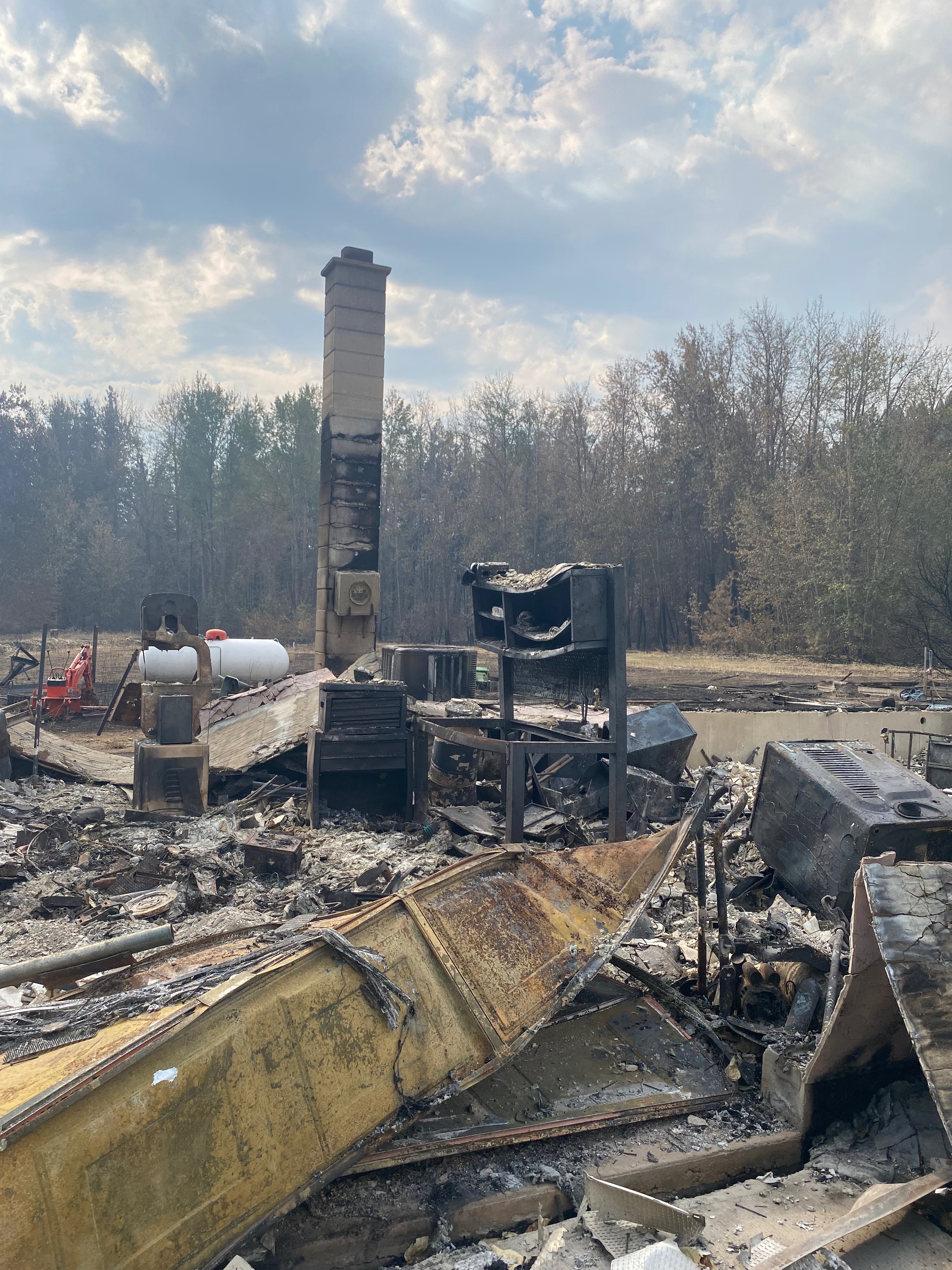 Help Kim after the Bald range fire destroyed her family home campaign photo, 5 of 7