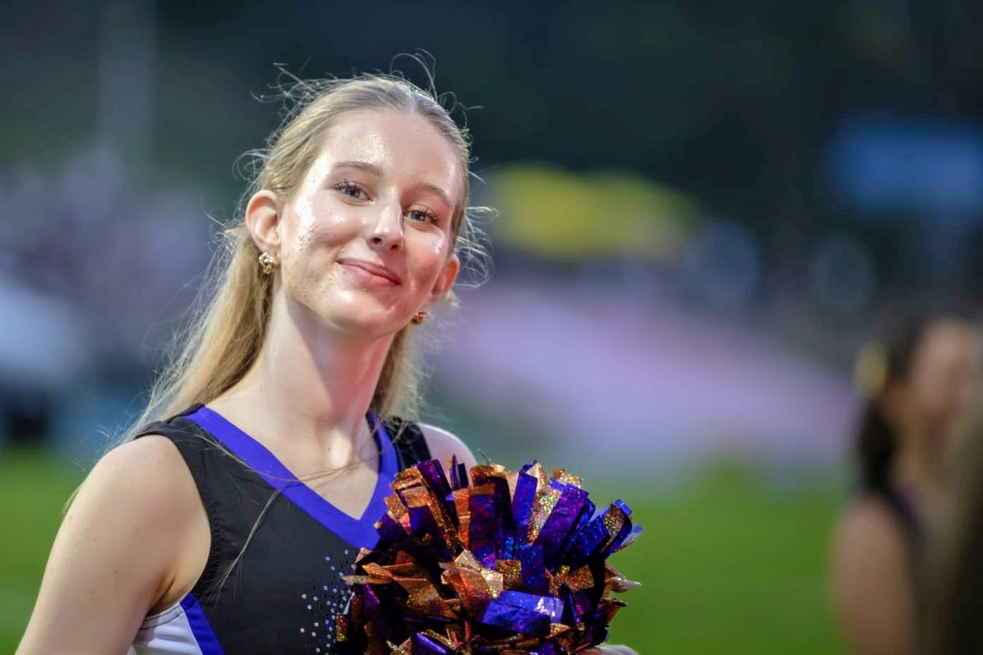 HILF UNSEREM SPIRIT SQUAD INS FINALE! campaign photo, 2 of 8