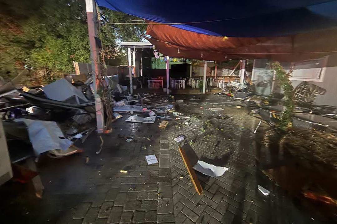 Support JD’s kitchen after a massive explosion campaign photo, 7 of 8