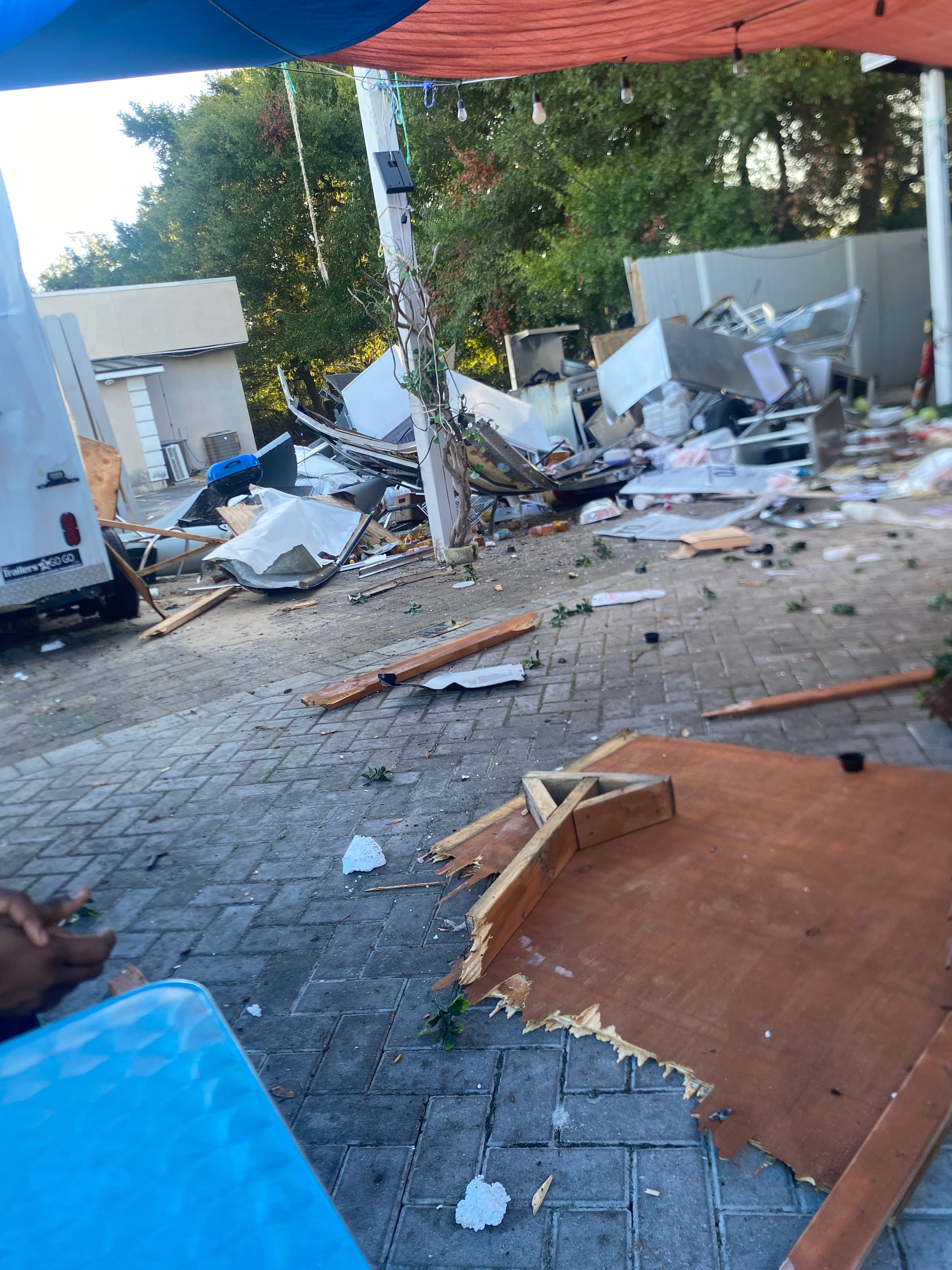 Support JD’s kitchen after a massive explosion campaign photo, 5 of 8