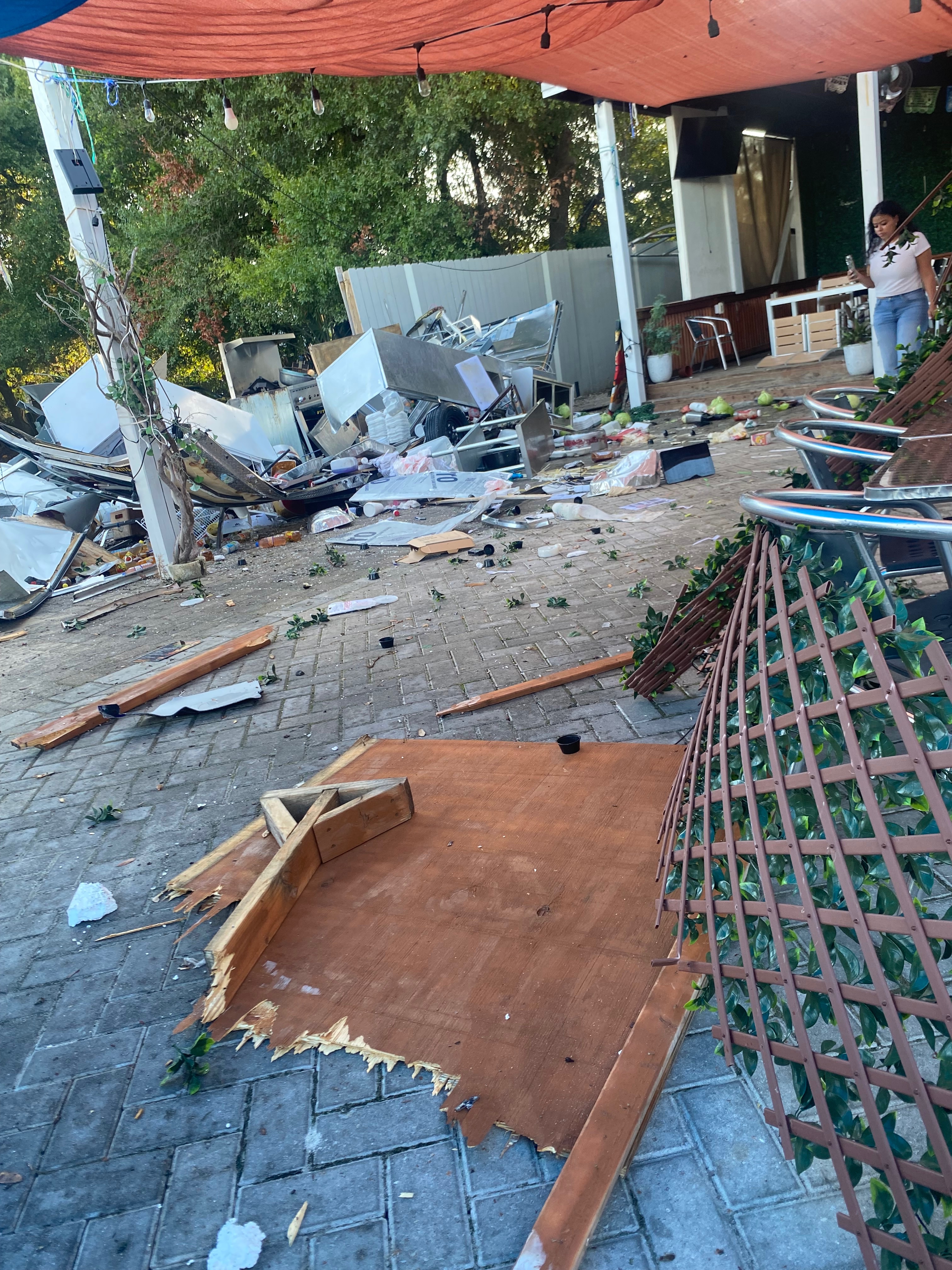 Support JD’s kitchen after a massive explosion campaign photo, 6 of 8