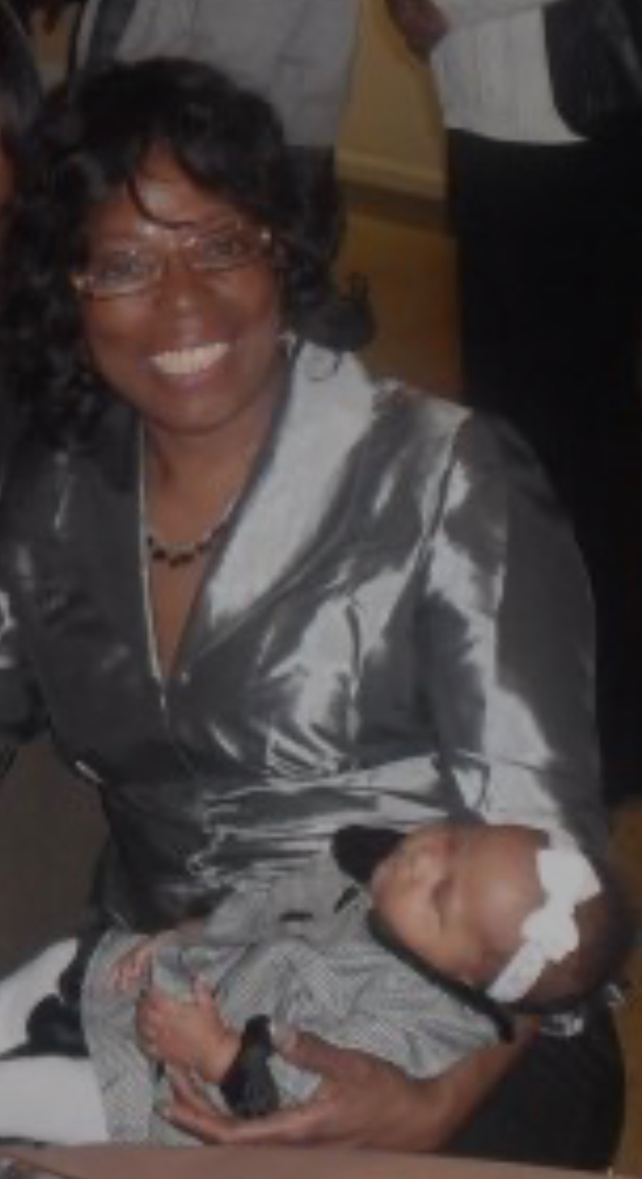 Rajaee Funderburg Support Gloria’s Grandchildren after her loss gofundme donation