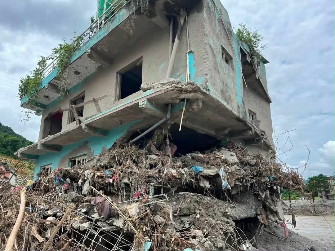 Feed and rebuild after Nepal’s devastating floods campaign photo, 4 of 7