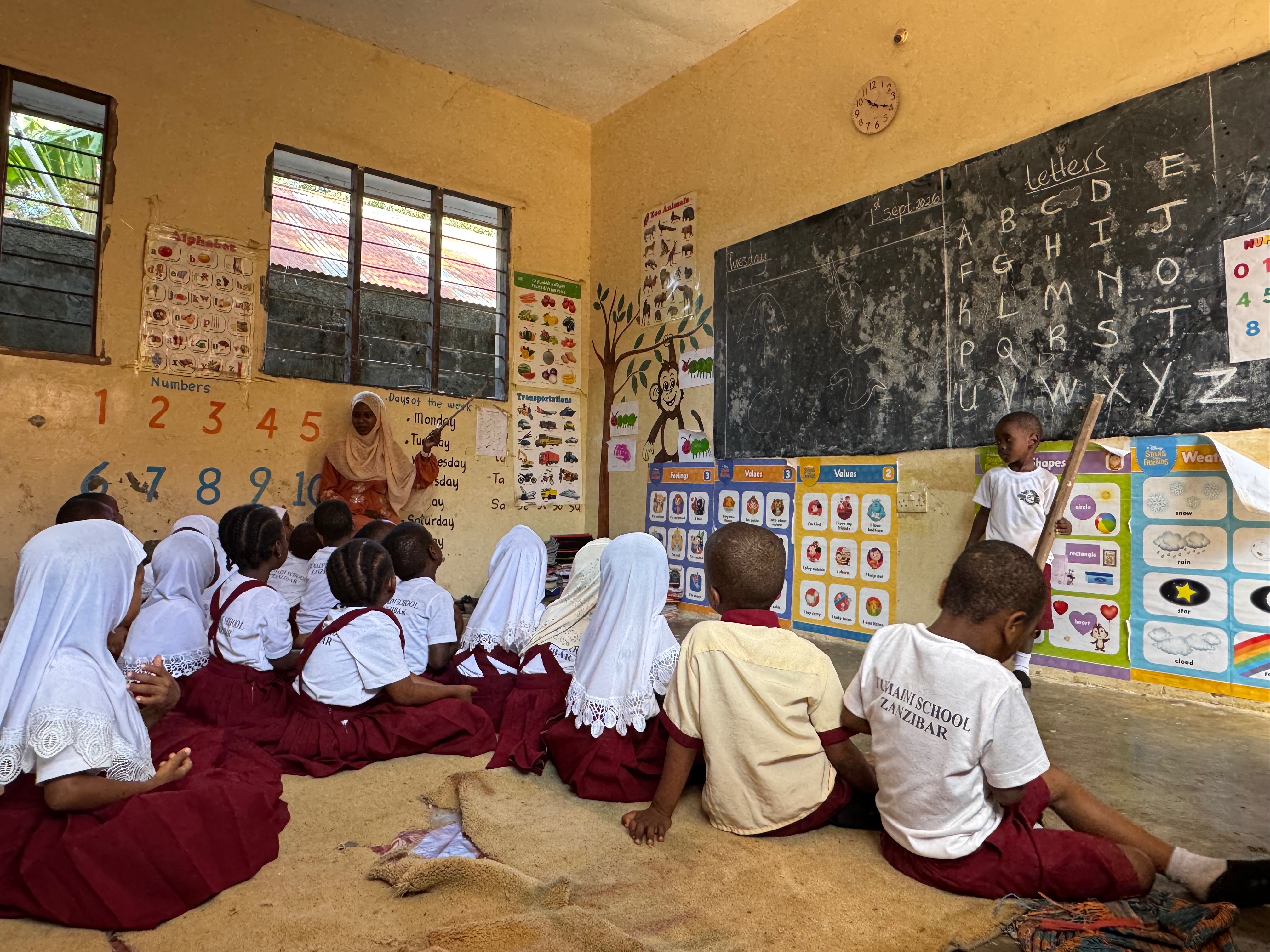 Foto della campagna Help us bring new carpets to Tumaini School in Zanzibar, 4 di 5
