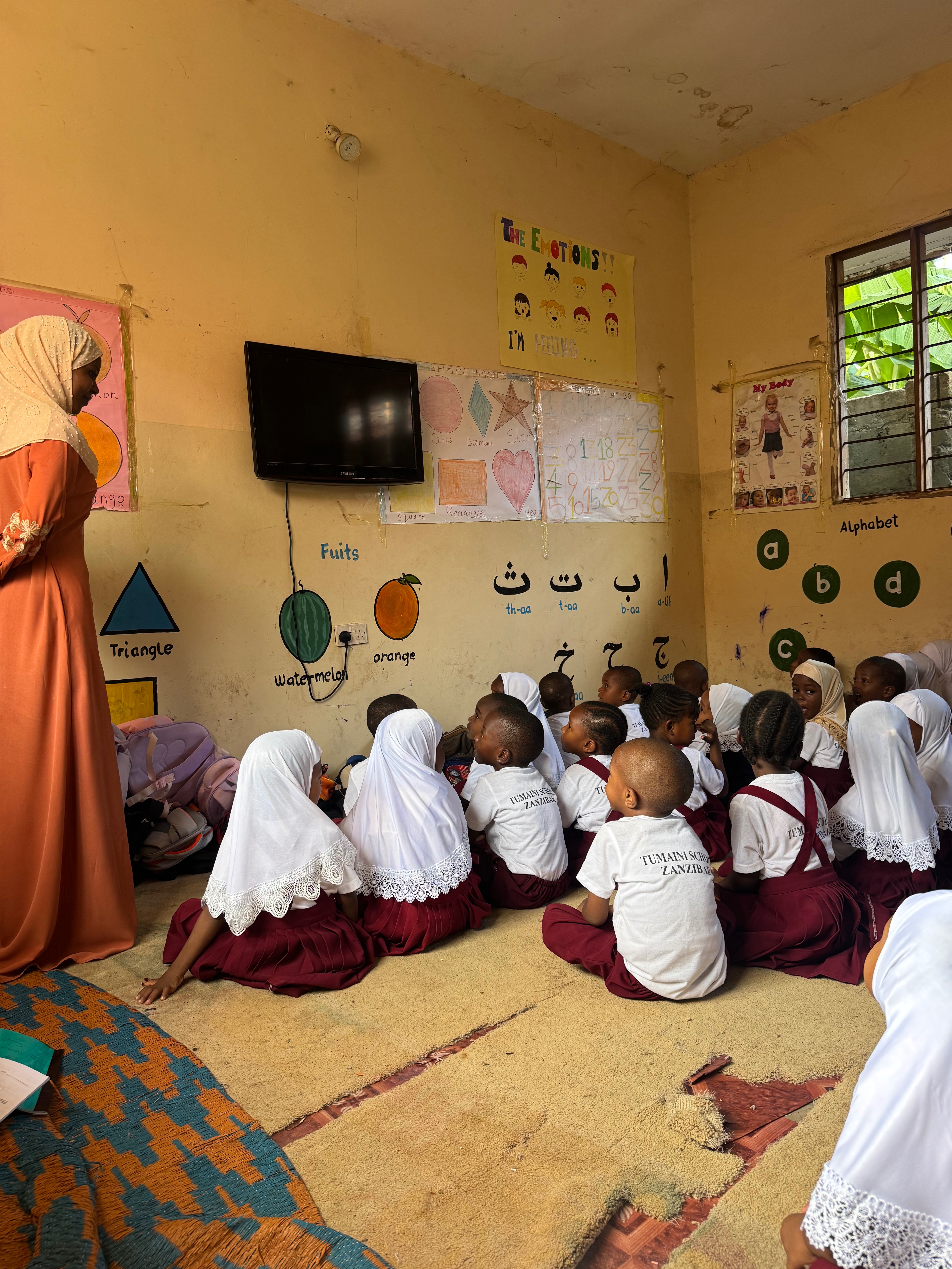Foto della campagna Help us bring new carpets to Tumaini School in Zanzibar, 2 di 5