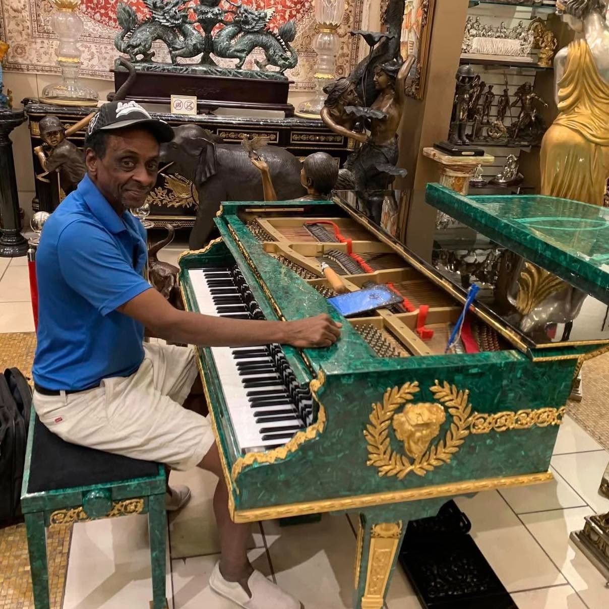 Support Las Vegas Piano Tuner Glen Arnett campaign photo, 5 of 6