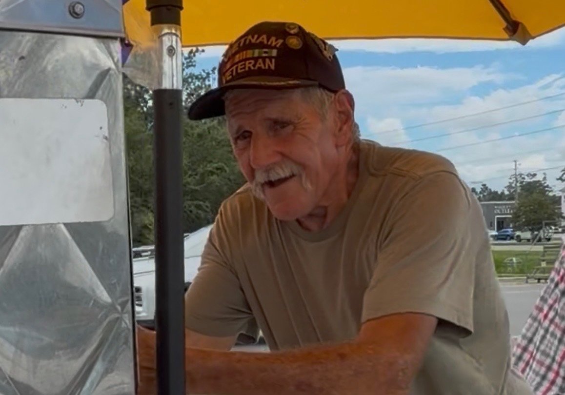 Help Thomas trade his Hotdog Stand for a HOME campaign photo, 7 of 8
