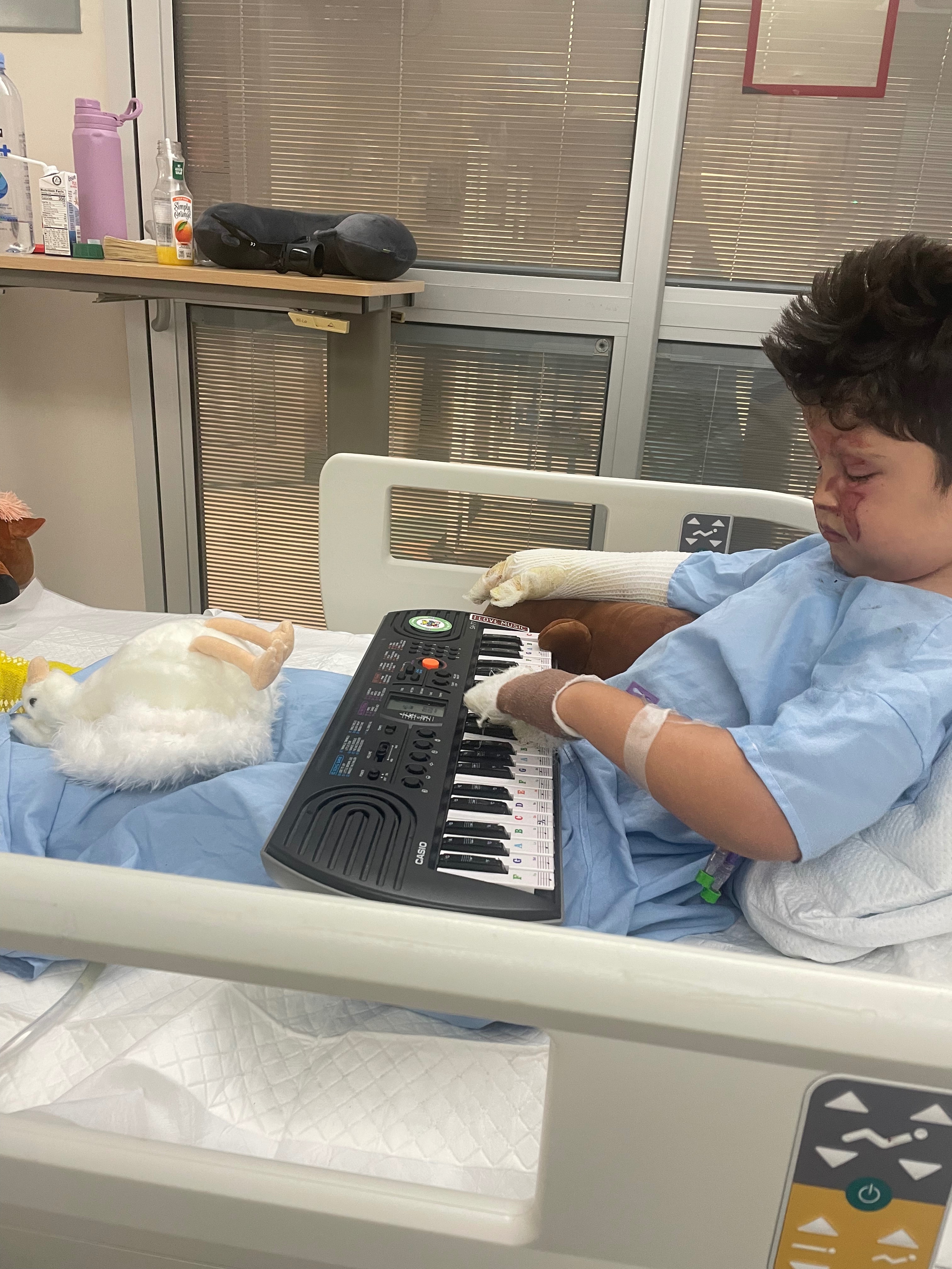 Help 7-Year-Old Elian Heal After Severe Burns campaign photo, 6 of 7