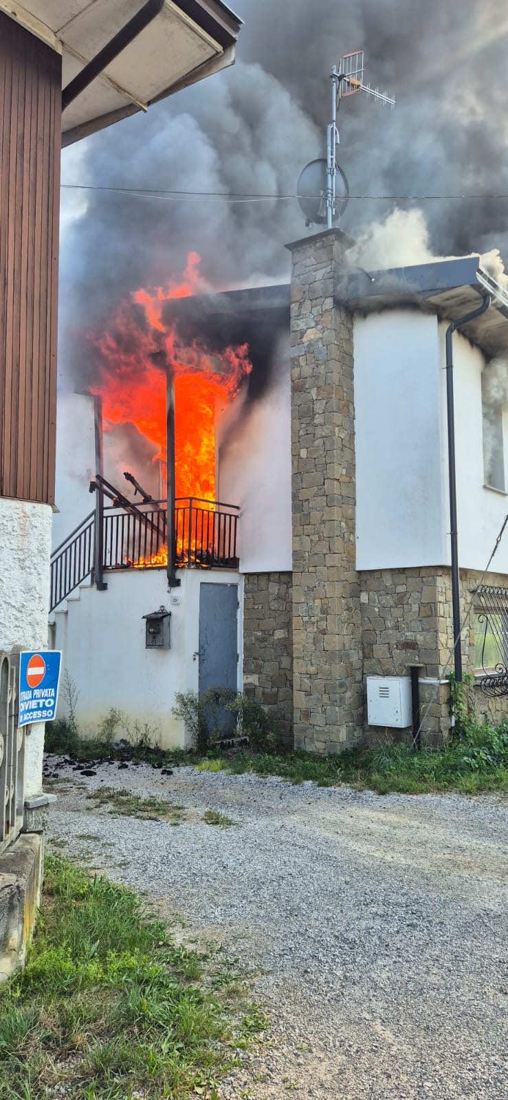 A family of 6 & their pets lost all belongings in house fire campaign photo, 4 of 8