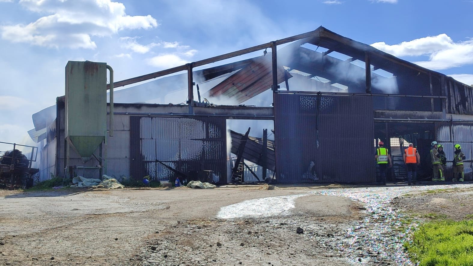 Aidons la ferme Lockman à se relever après l'incendie campaign photo, 6 of 7