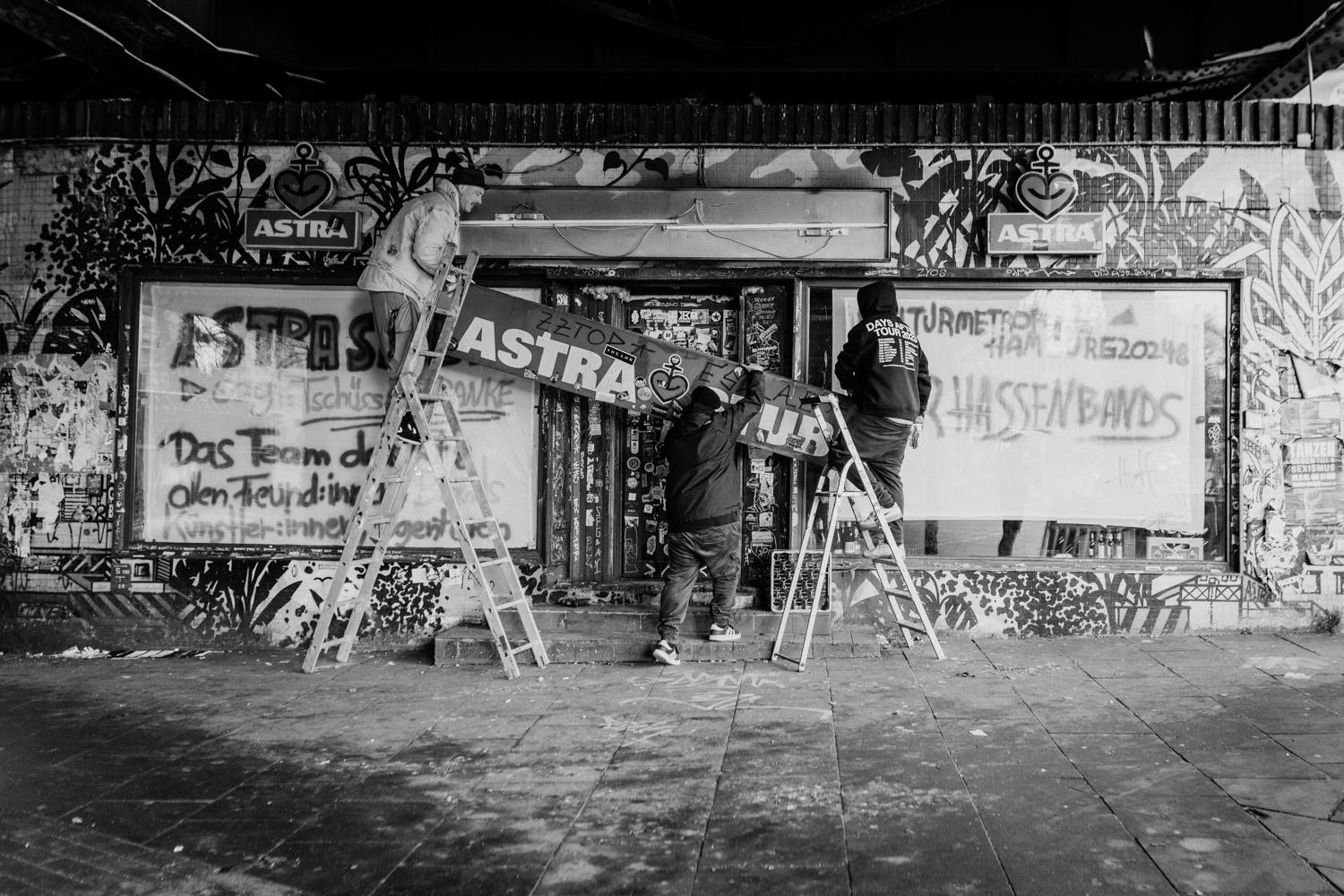 DIE ASTRA STUBE BRAUCHT EUCH campaign photo, 5 of 8