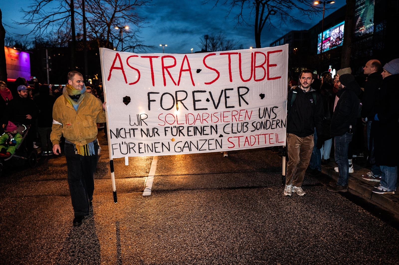 DIE ASTRA STUBE BRAUCHT EUCH campaign photo, 6 of 8