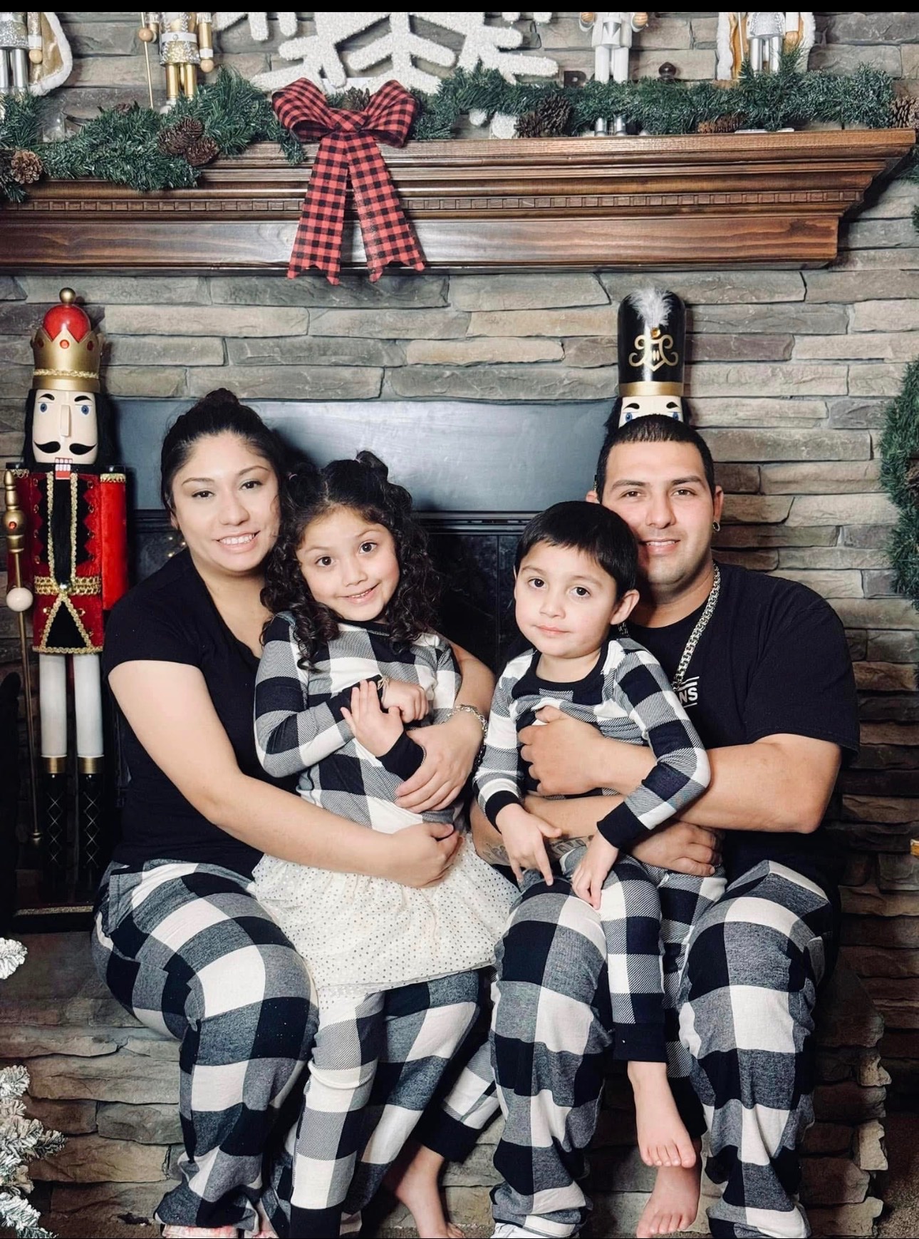 Support Victor Gonzalez's Family campaign photo, 5 of 7