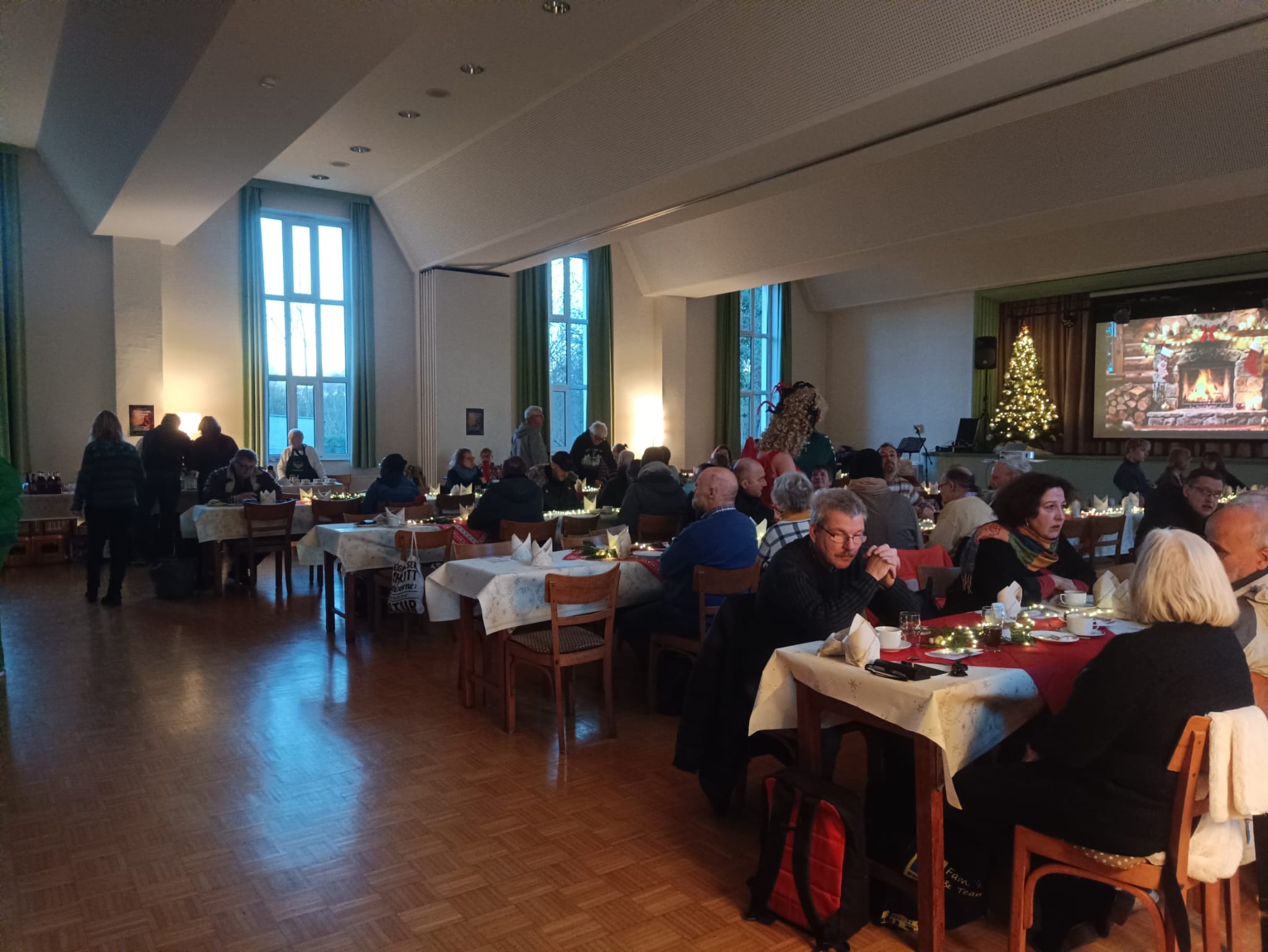 Festtagstafel Weihnacht - Weihnachten in guter Gemeinschaft campaign photo, 4 of 5