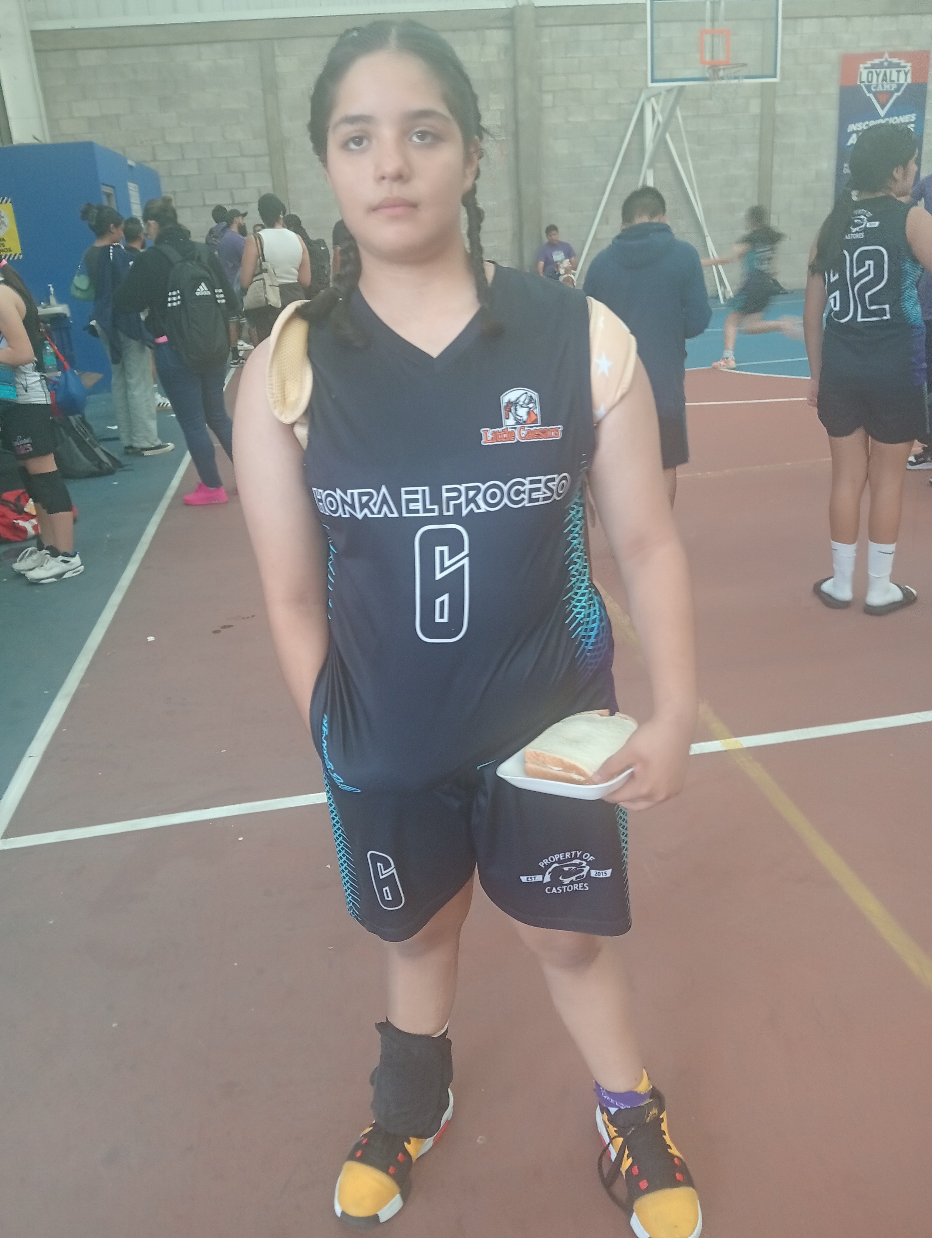 Quisiera que me ayudarán a ir al festival de baloncesto campaign photo, 2 of 4