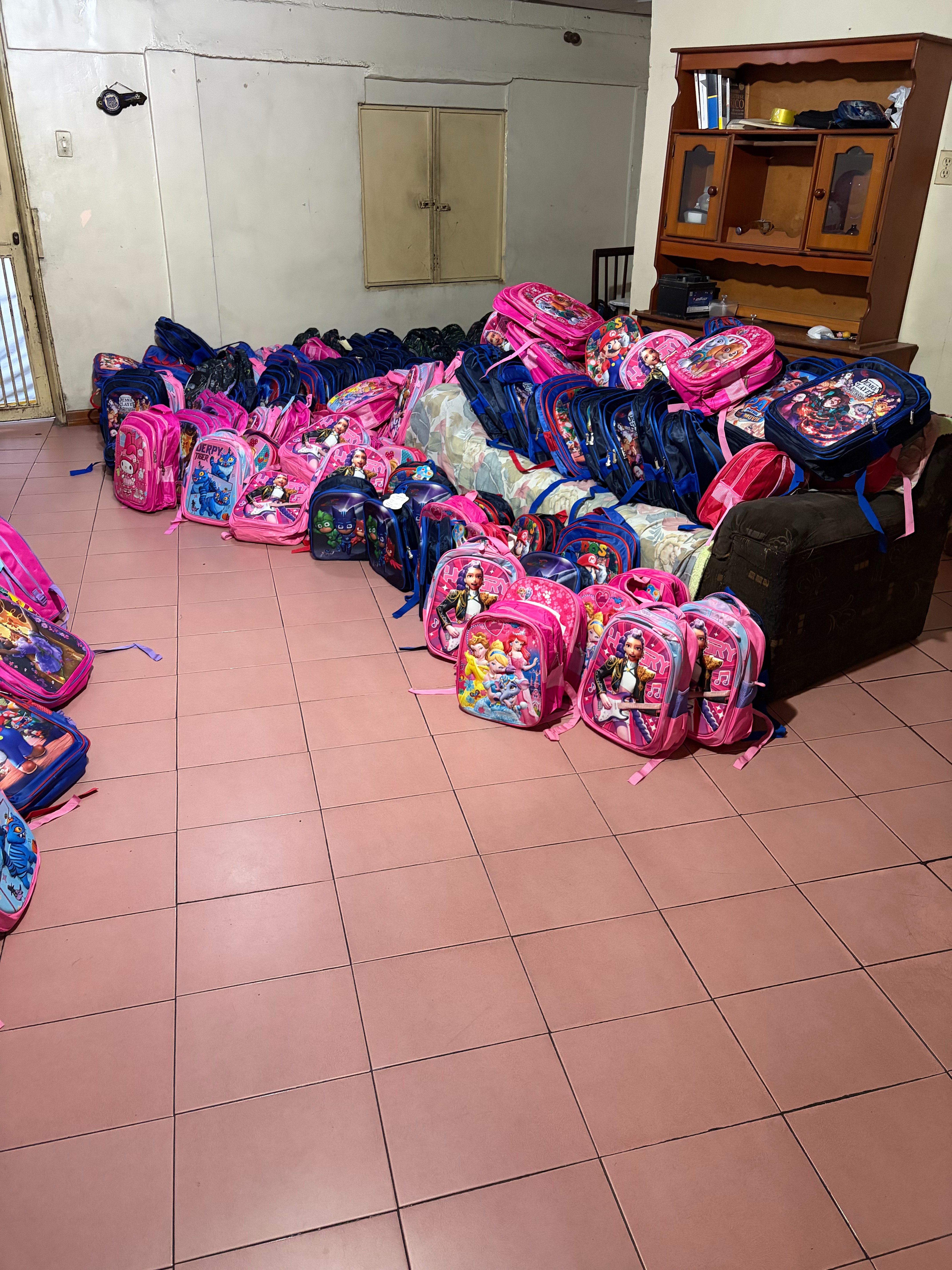 Help 400 Venezuelan Earthquake Children Have a Christmas campaign photo, 6 of 8