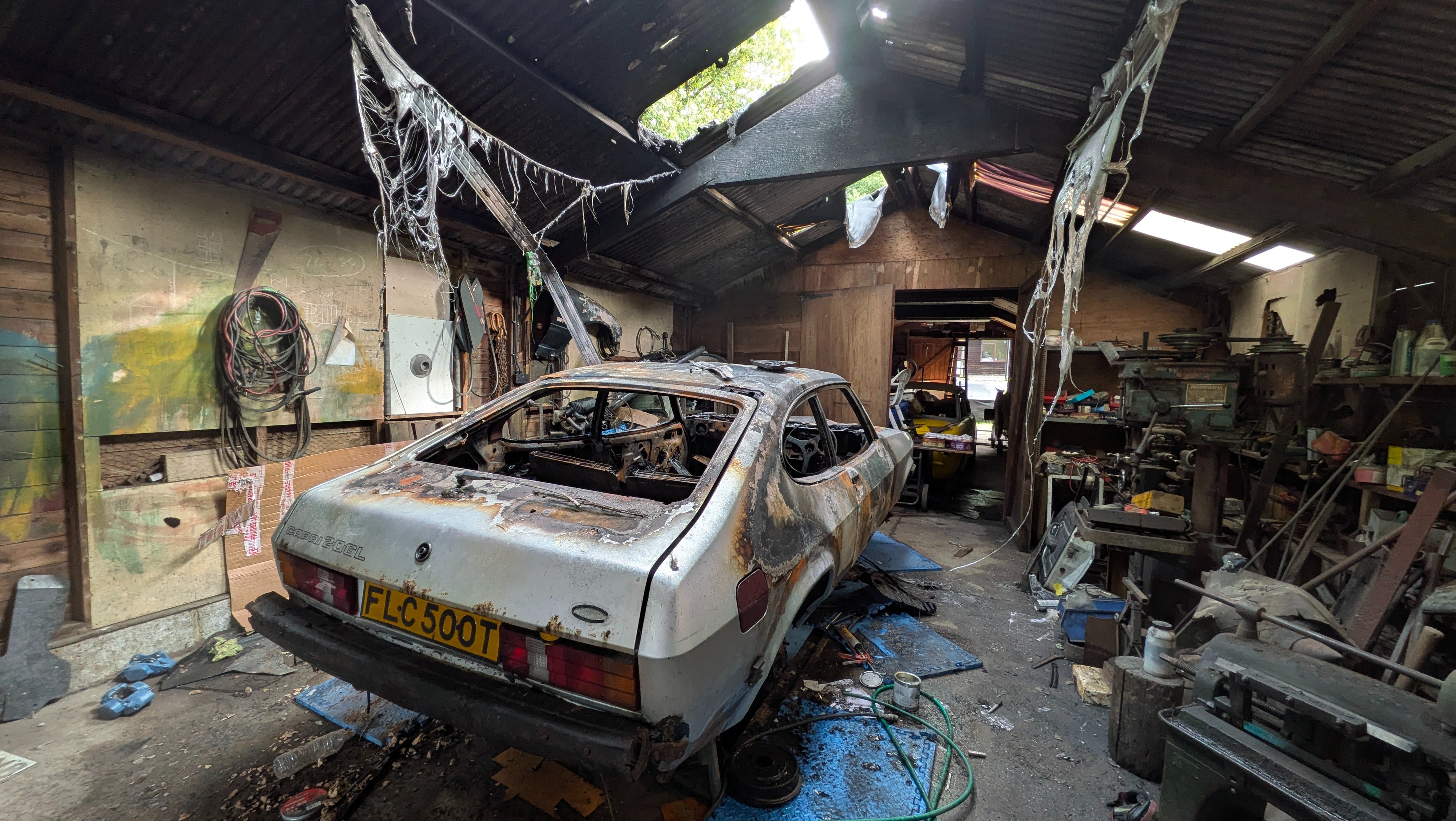 Cash machine cars workshop roof campaign photo, 2 of 7