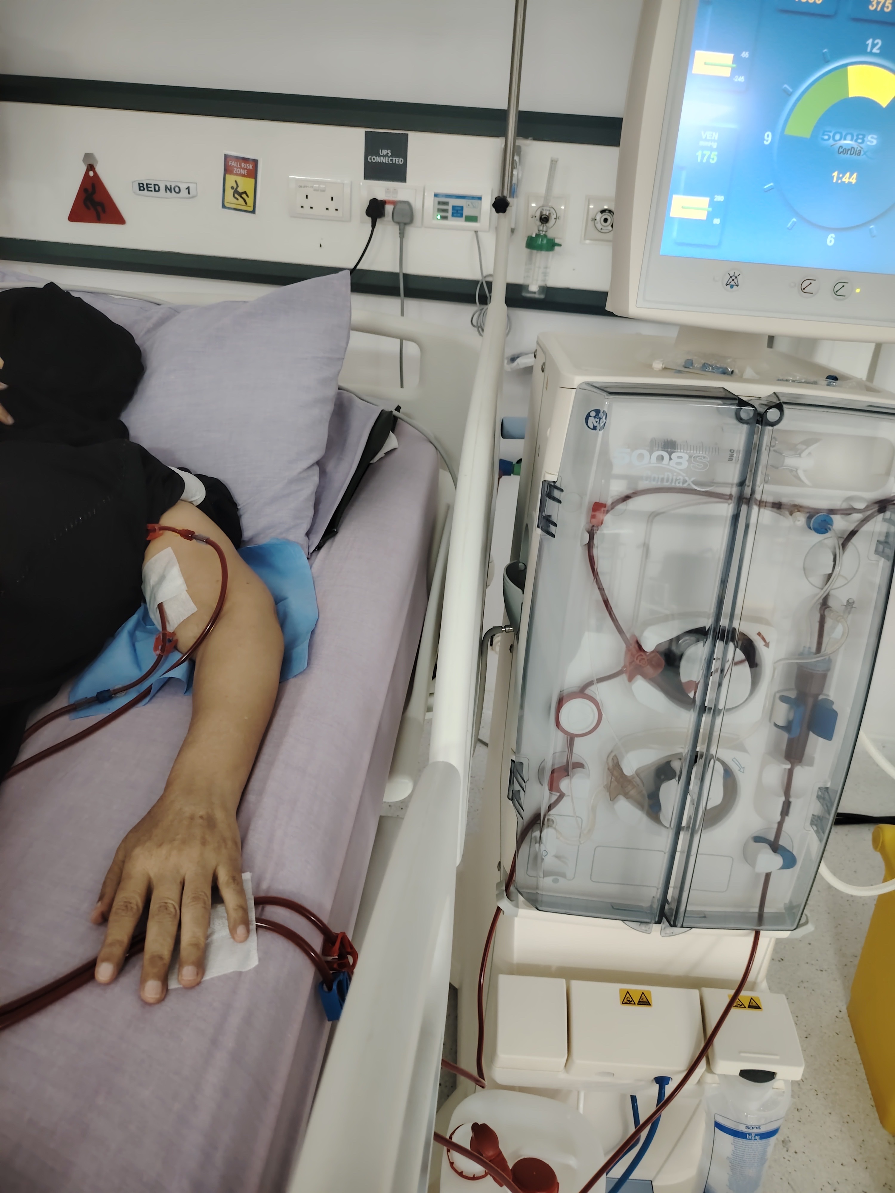 A Mother from Gaza Needs Your Help to Continue Dialysis campaign photo, 5 of 8