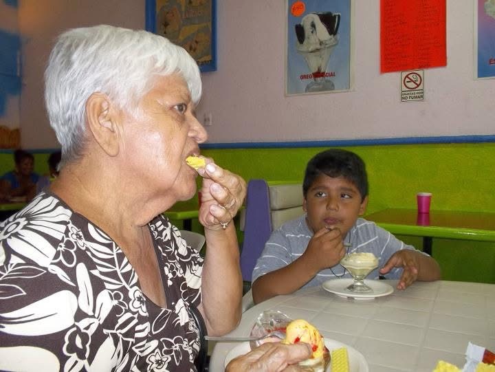 A que Toñita conozca la CDMX y le hagan su protesis dental campaign photo, 2 of 7