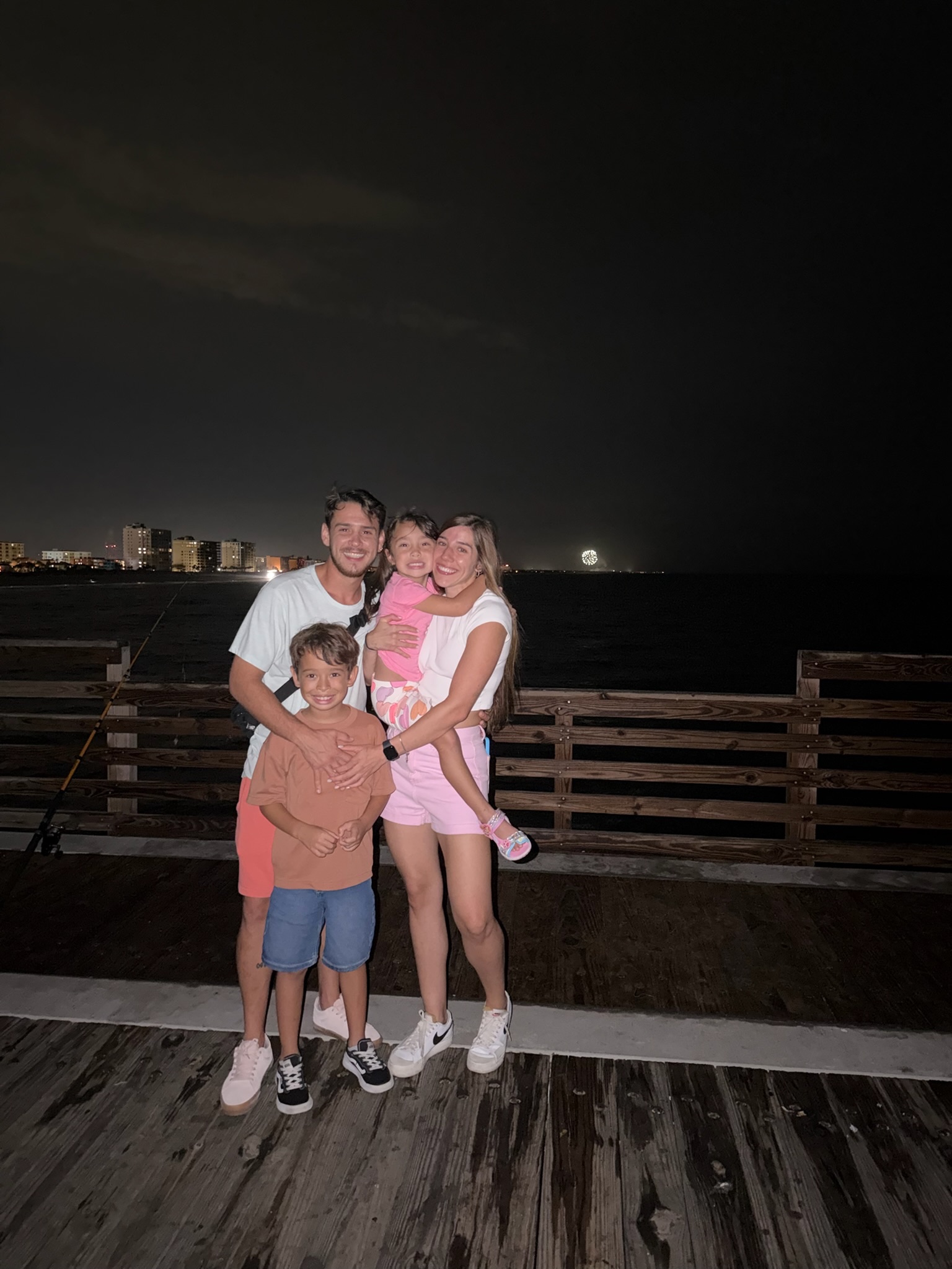 Ayuda a Héctor y a su familia durante su detención por ICE campaign photo, 2 of 4