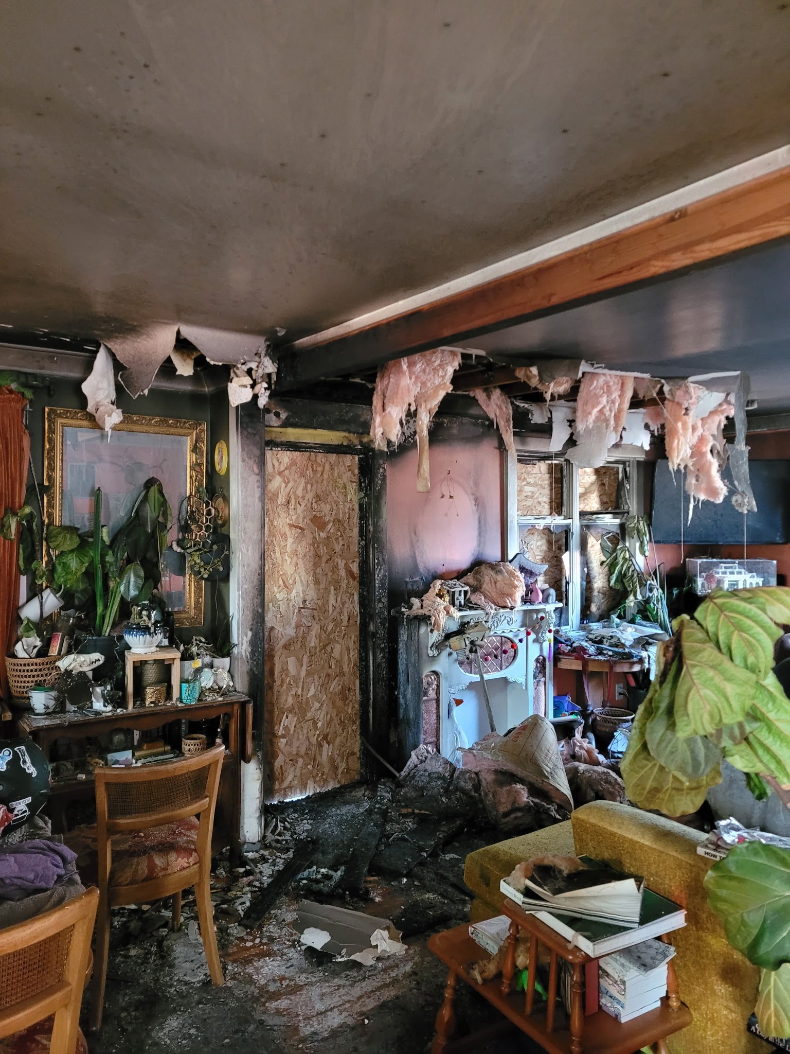 Help Naomi with expenses after a fire campaign photo, 2 of 7