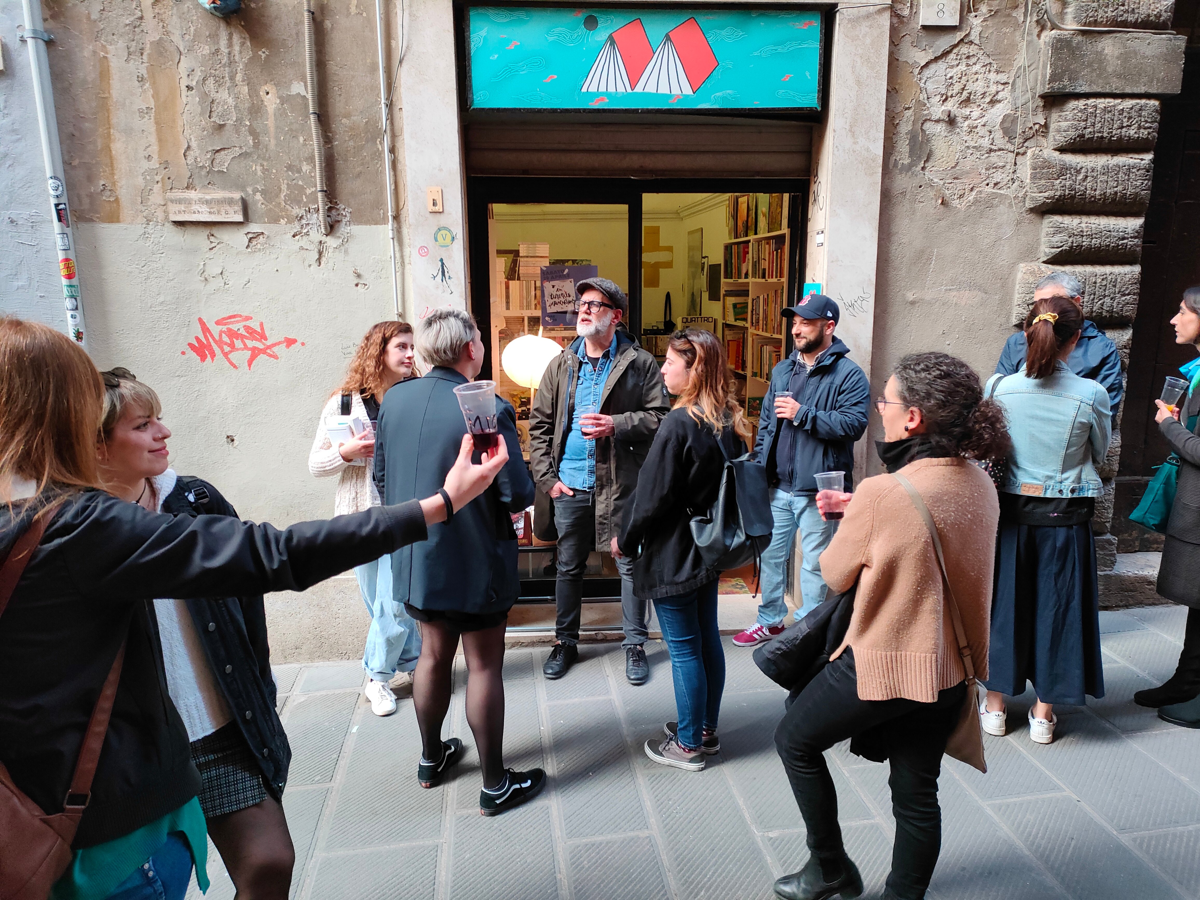 Aiuta la libreria Mannaggia a ripartire campaign photo, 4 of 5