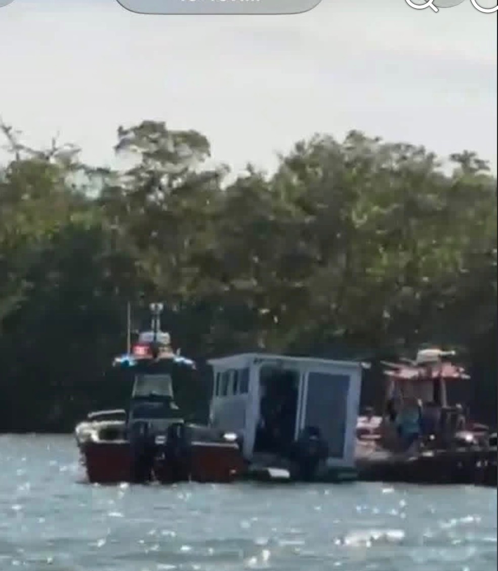 Naples Food Boat Sinks- LETS SHOW OUR SUPPORT!!! campaign photo, 2 of 8