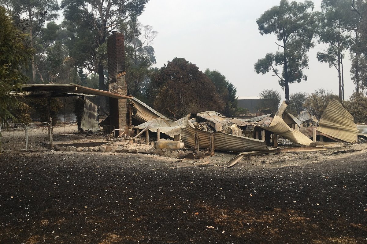 Fundraiser for Peter Gall by Verona Villegas : Bunyip Bush Fire - Kim ...