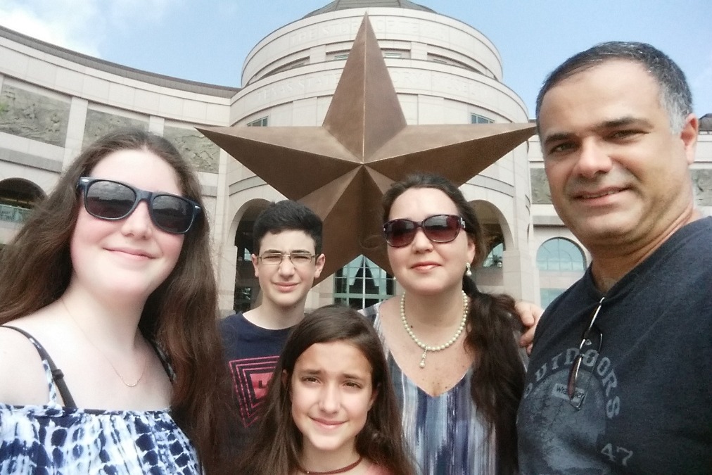 Cancer support fund for Giovanni & Family photo