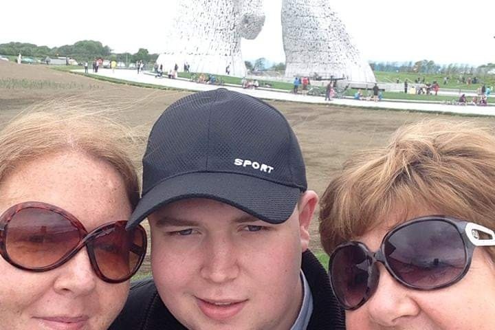 41280884_1565779752506364_r.jpeg