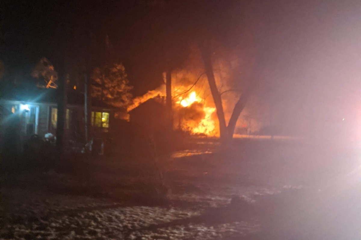 House fire; mother and 3 children left with nothin photo