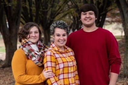 Please help cover funeral cost and children’s need photo