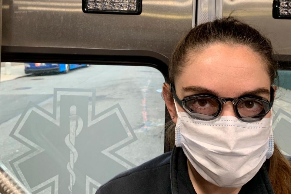 Erin, a New York City Paramedic, wearing her TheMagic5 goggles and a face mask