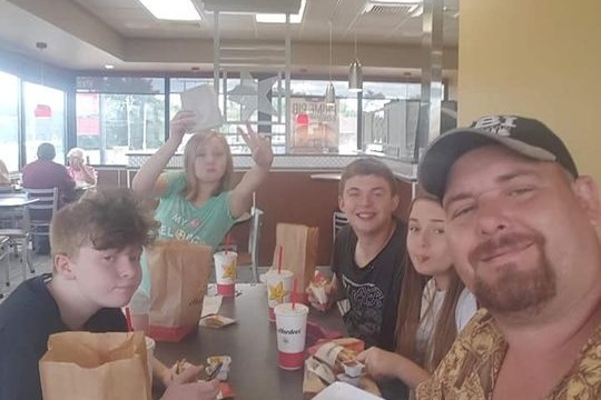 51722460_1602022948381164_r.jpeg