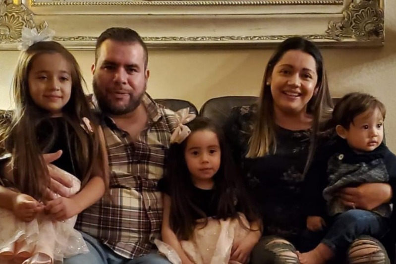 Financial support for Arthur Valdivia's family photo