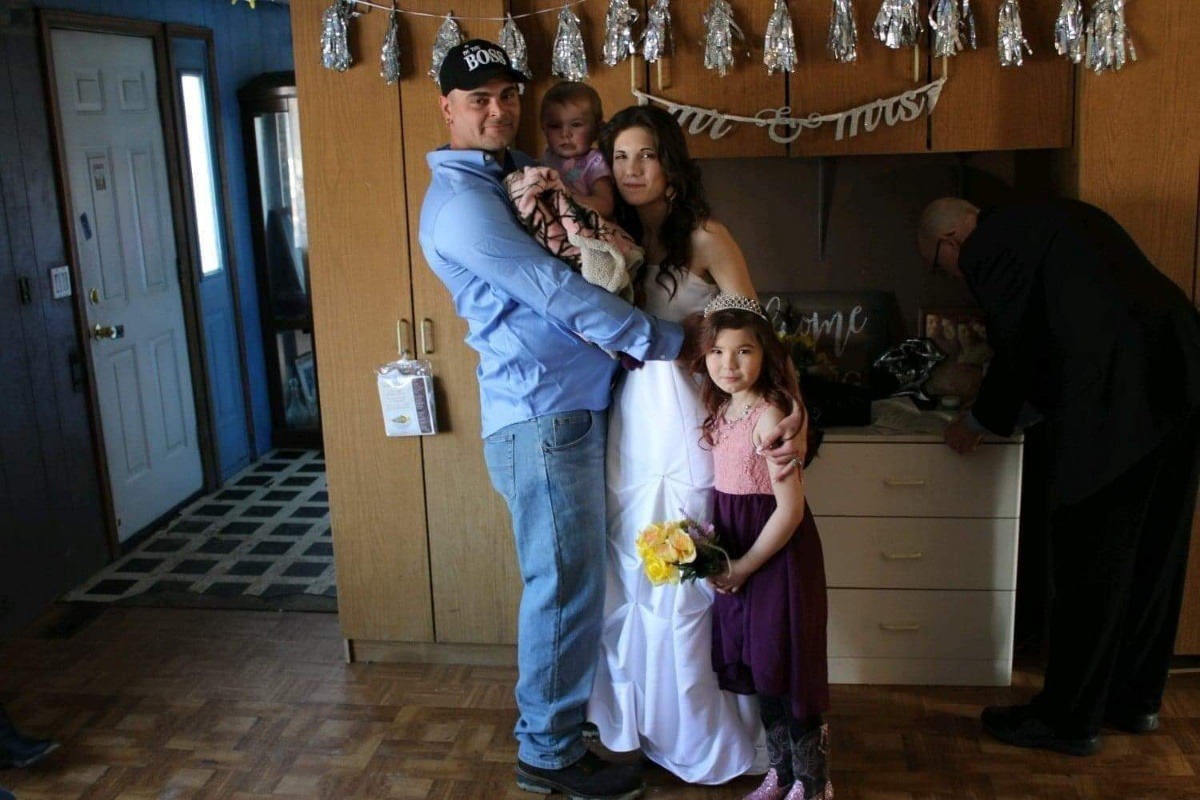 Please help Vanessa Trott husband funeral expenses photo