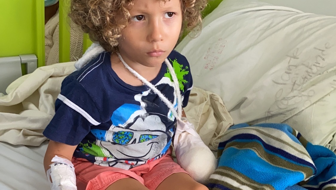 Help Kiany's 5yr old son Kin save his finger photo