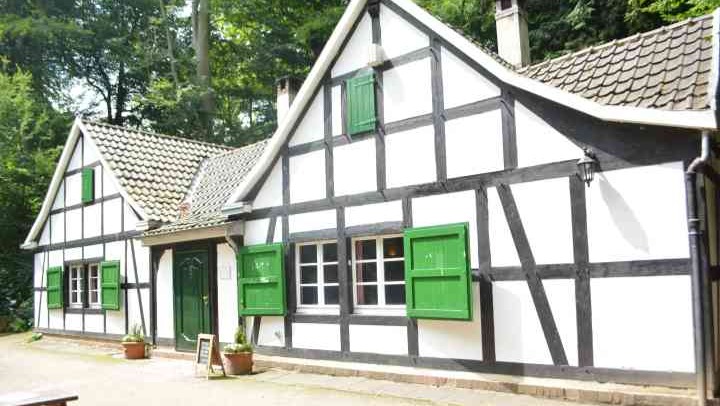 Wiederaufbauhilfe Hochwasser Waldhaus Römer photo