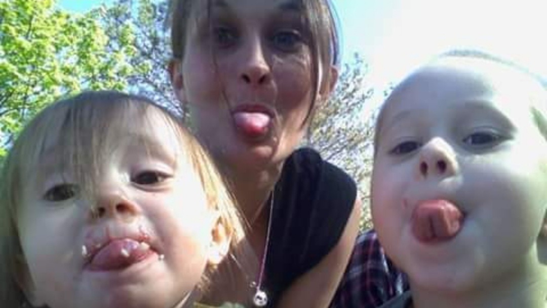 Fundraiser for Bunnie Lynn by Samantha Noonan House fire leaves Mom