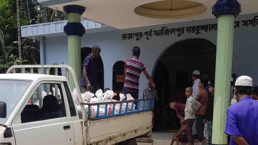 fundraiser-by-muhammed-ali-ramadan-food-packs-bangladesh