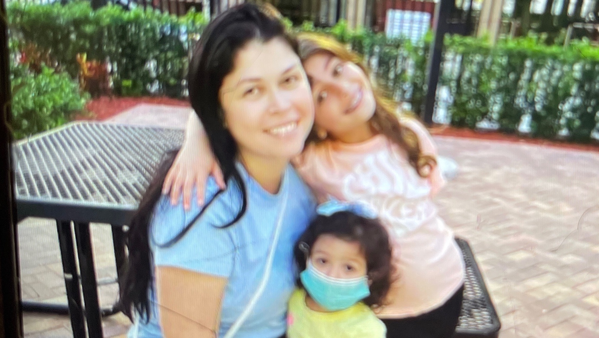 Por favor ayuda para esta mamá de 3 niños. photo