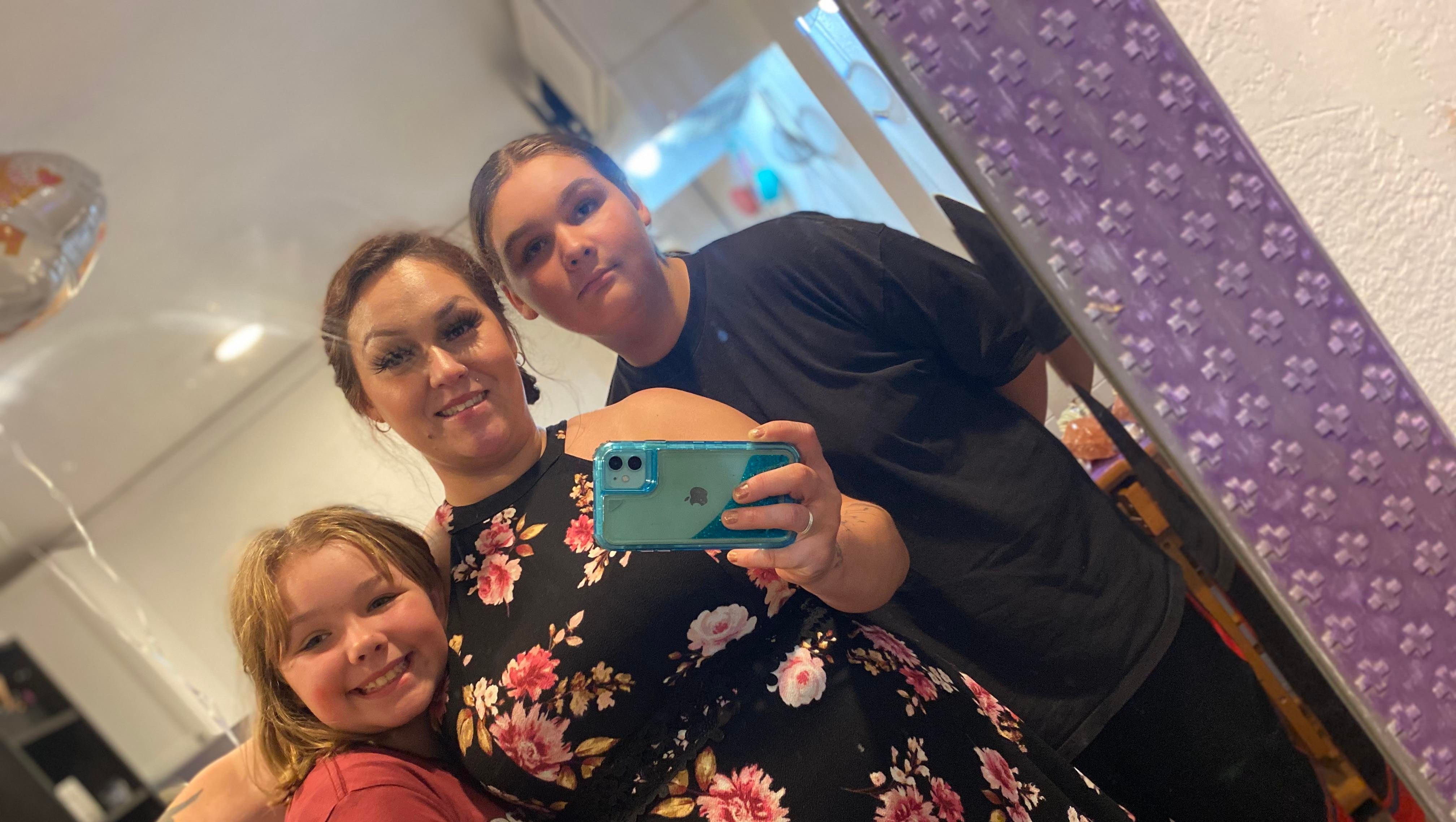 The "Mama Hat Immer Recht" Debate: Alyssa Alessio Sparks Online Conversation - 73frzff