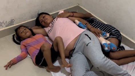 Let’s bless Emi and her little family photo