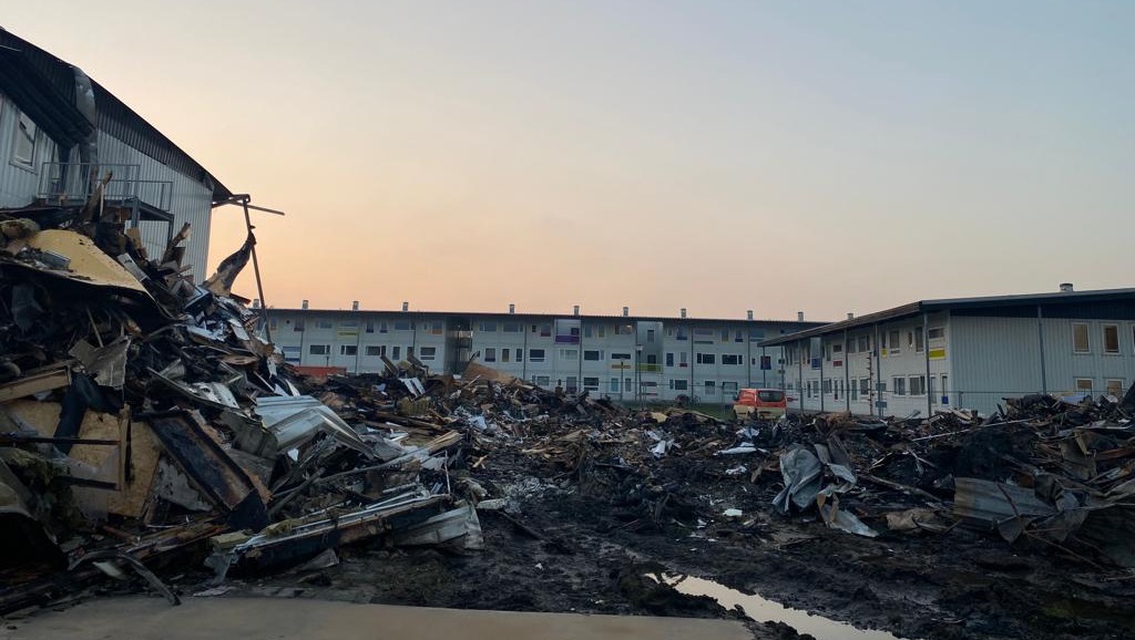 Inrichting huisje, laptop, kleding voor Apollonia photo