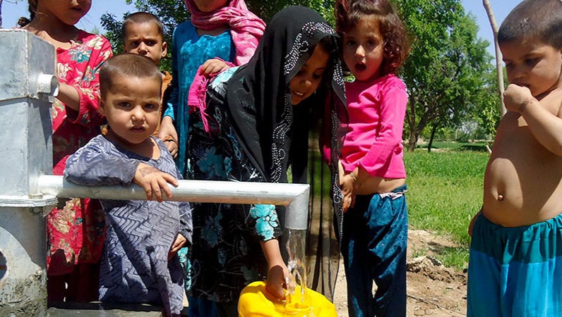 BRUNNENBAU IN AFGHANISTAN photo